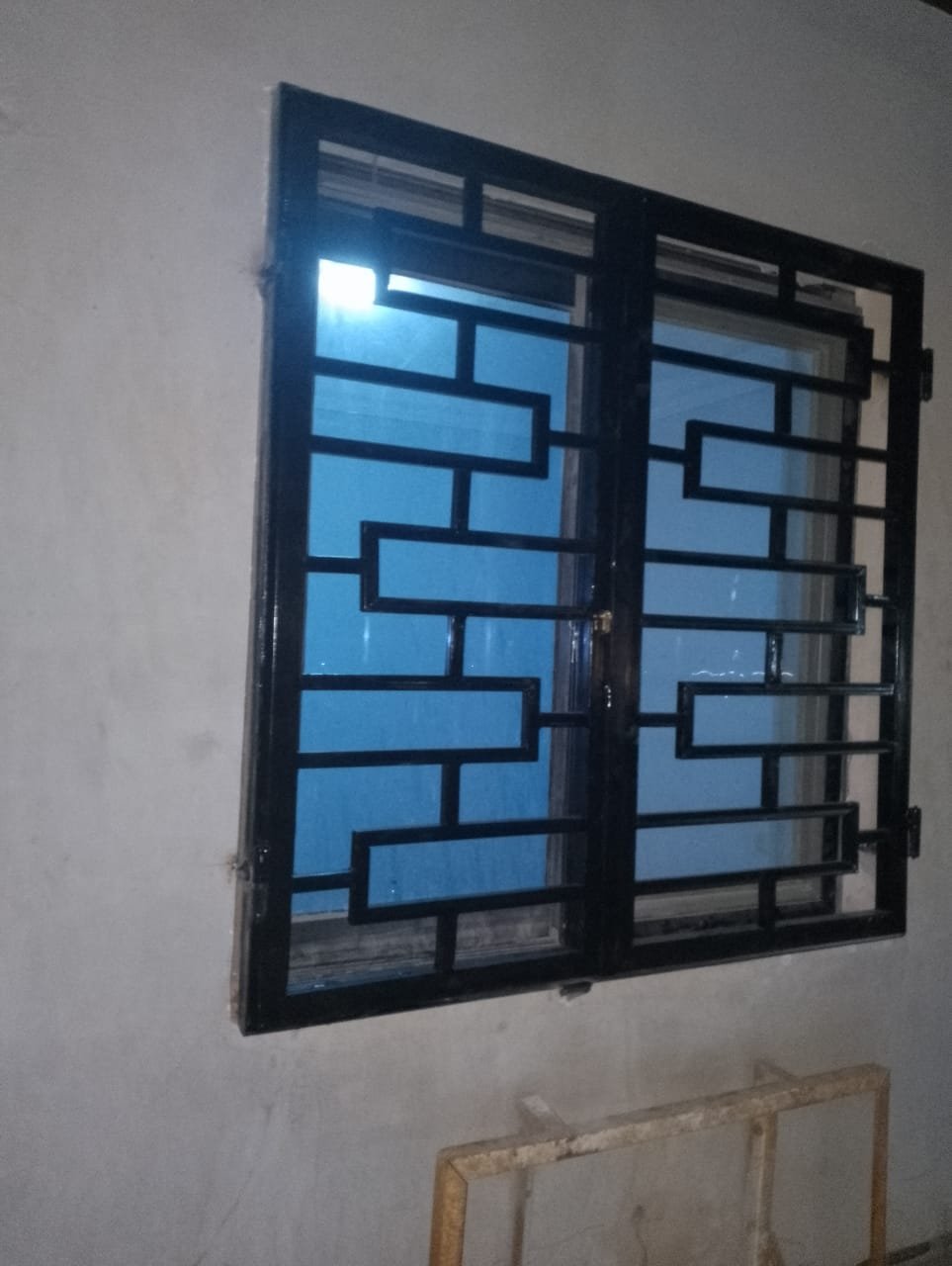 شبابيك معدنية مقاومة ومتينة